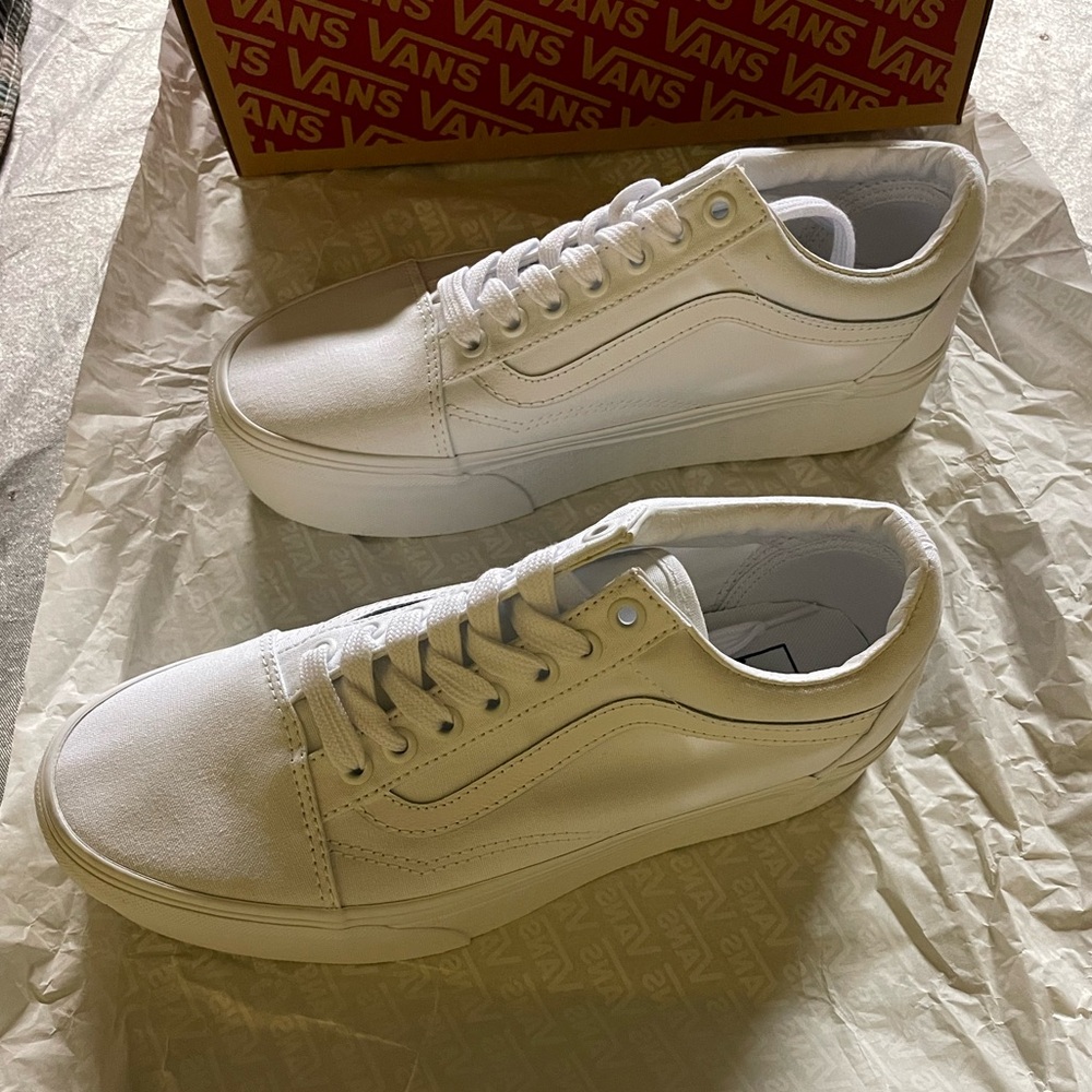 White platform Vans women’s size 8.5